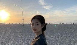 金珍妮最新爆料图片,时尚穿搭惊艳亮相，揭秘私服风格与时尚态度